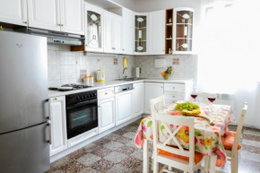 Central Garden View Home